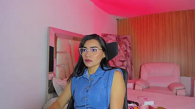 Snapshot of katemooss_ chatting on 22, 11, 2025 katemooss online show from 22, 11, 2025