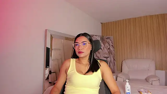 Snapshot of katemooss_ chatting on 23, 11, 2025 katemooss online show from 23, 11, 2025