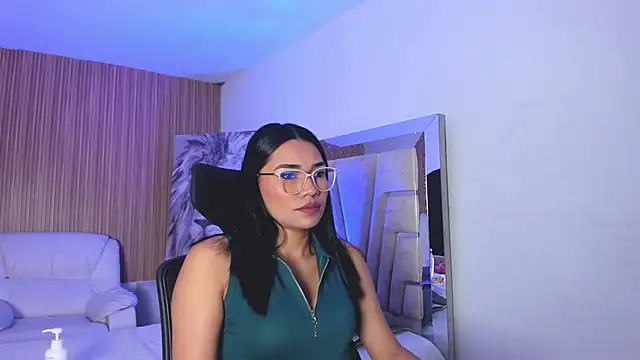 Snapshot of katemooss_ chatting on 26, 11, 2025 katemooss online show from 26, 11, 2025