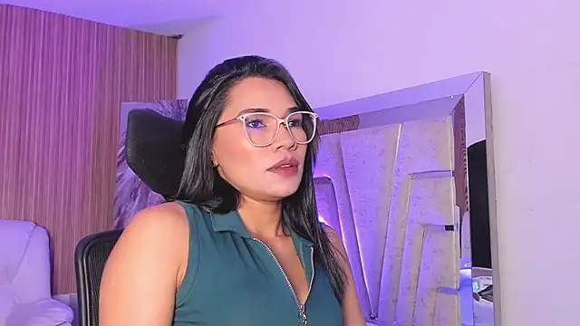 Snapshot of katemooss_ chatting on 30, 11, 2025 katemooss online show from 30, 11, 2025