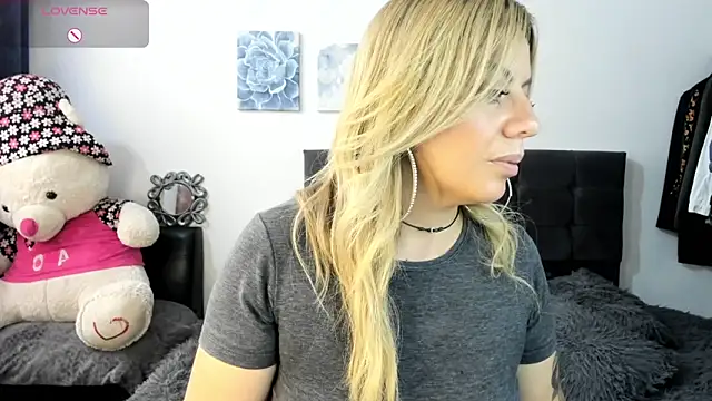 Snapshot of ariannawil chatting on 8, 4, 2026 ariannawil online show from 8, 4, 2026