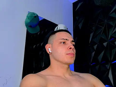 Snapshot of Maxwell_Dupont chatting on 21, 11, 2025 Maxwell Dupont online show from 21, 11, 2025