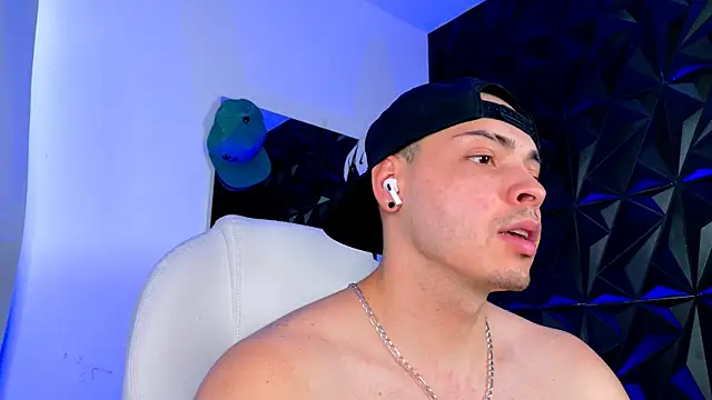 Snapshot of Maxwell_Dupont chatting on 27, 11, 2025 Maxwell Dupont online show from 27, 11, 2025