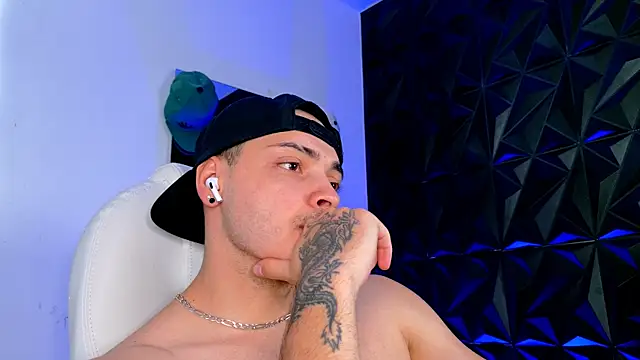 Snapshot of Maxwell_Dupont chatting on 30, 11, 2025 Maxwell Dupont online show from 30, 11, 2025