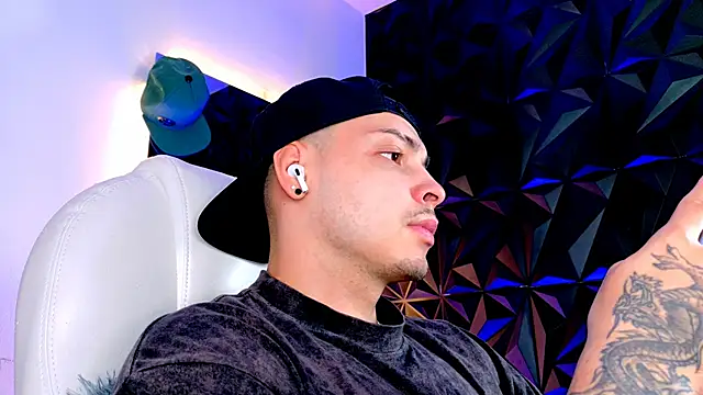 Snapshot of Maxwell_Dupont chatting on 2, 12, 2025 Maxwell Dupont online show from 2, 12, 2025