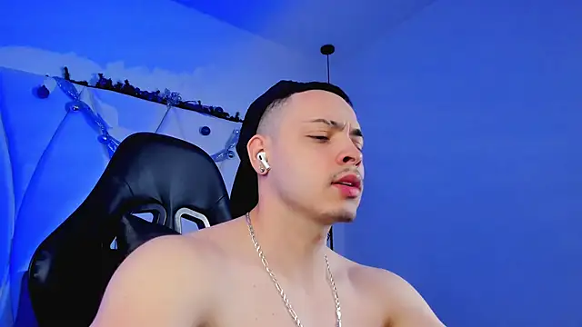 Snapshot of Maxwell_Dupont chatting on 3, 12, 2025 Maxwell Dupont online show from 3, 12, 2025