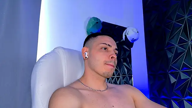 Snapshot of Maxwell_Dupont chatting on 15, 12, 2025 Maxwell Dupont online show from 15, 12, 2025