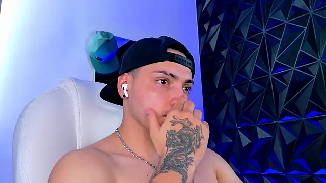 Snapshot of Maxwell_Dupont chatting on 21, 12, 2025 Maxwell Dupont online show from 21, 12, 2025