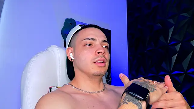 Snapshot of Maxwell_Dupont chatting on 8, 1, 2026 Maxwell Dupont online show from 8, 1, 2026