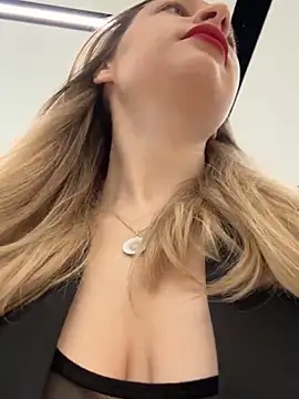 Snapshot of SashaCatt chatting on 13, 11, 2025 SashaCatt online show from 13, 11, 2025