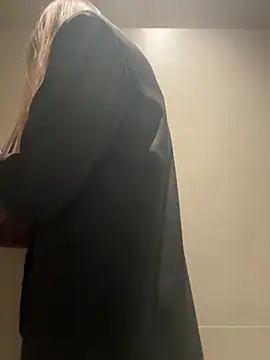 Snapshot of SashaCatt chatting on 14, 11, 2025 SashaCatt online show from 14, 11, 2025