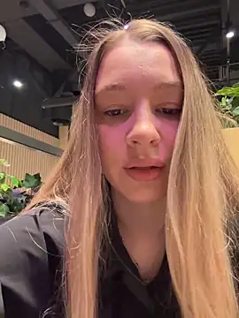 Snapshot of SashaCatt chatting on 21, 11, 2025 SashaCatt online show from 21, 11, 2025