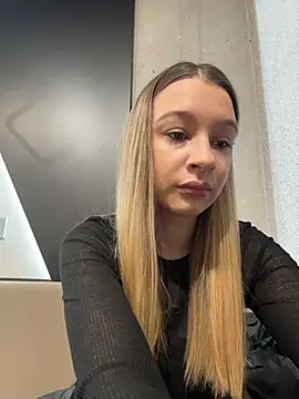 Snapshot of SashaCatt chatting on 5, 12, 2025 SashaCatt online show from 5, 12, 2025