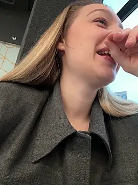 Snapshot of SashaCatt chatting on 19, 12, 2025 SashaCatt online show from 19, 12, 2025