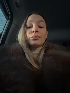 Snapshot of SashaCatt chatting on 22, 12, 2025 SashaCatt online show from 22, 12, 2025