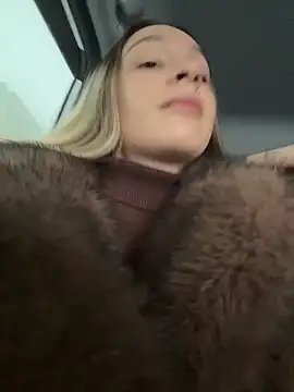 Snapshot of SashaCatt chatting on 23, 12, 2025 SashaCatt online show from 23, 12, 2025