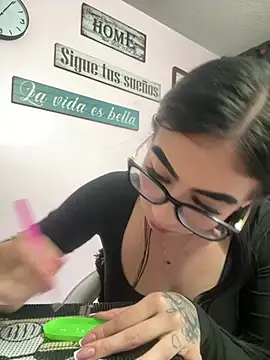 SCARLETT INK  online show from 8, 5, 2026