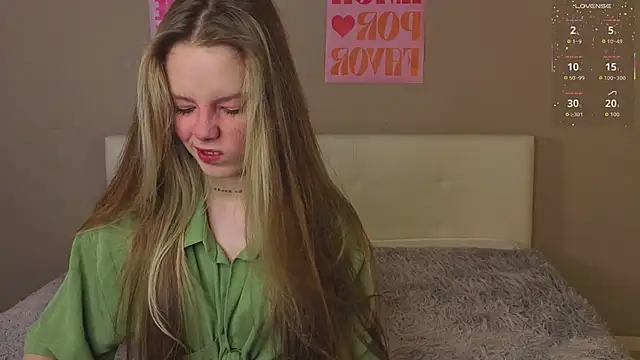 TiffinyMergist online show from 4, 2, 2026