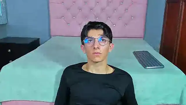 ElanGiraldo online show from 7, 1, 2026