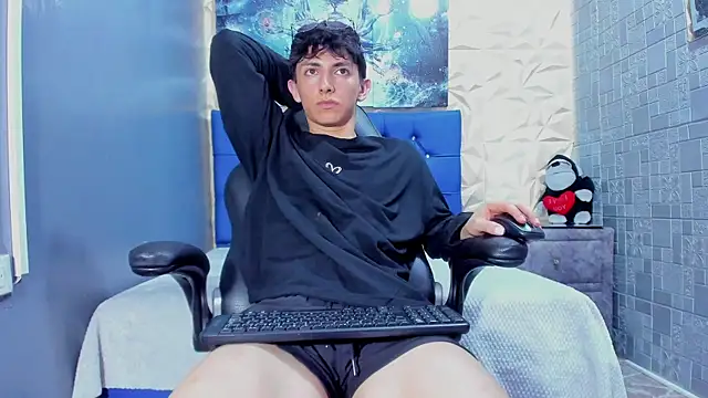 ElanGiraldo online show from 12, 5, 2026