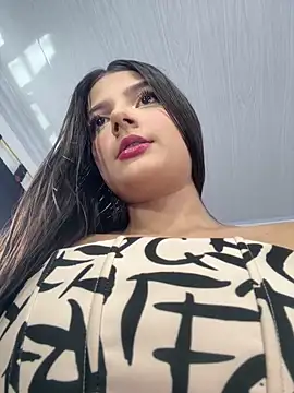 EmmiiGlow online show from 18, 2, 2026