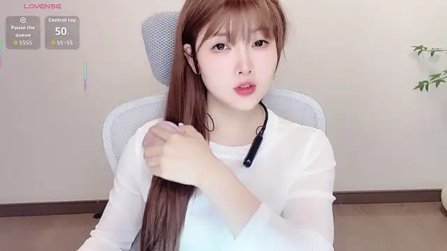 Snapshot of Insist6 chatting on 10, 4, 2026 Insist6 online show from 10, 4, 2026