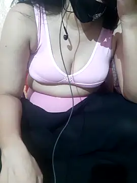 Snapshot of HotGirl23231 chatting on 15, 12, 2025 HotGirl23231 online show from 15, 12, 2025