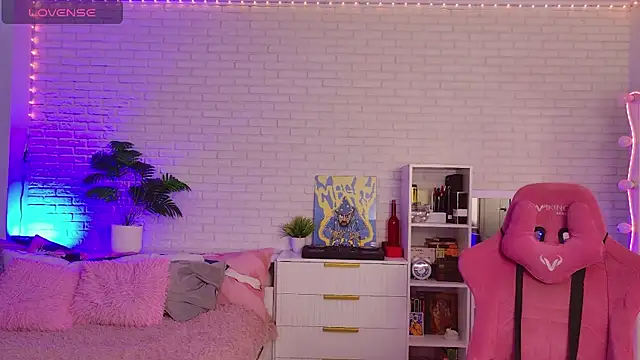 Darineko  online show from 14, 5, 2026