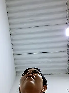 Skinny Wet online show from 4, 12, 2025