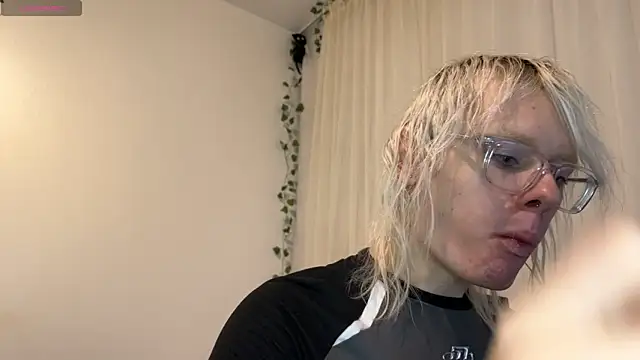 MollyChloe online show from 19, 11, 2025