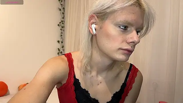 MollyChloe online show from 30, 11, 2025