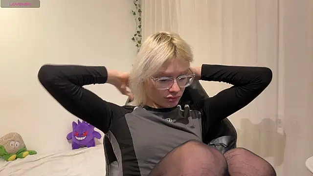 MollyChloe online show from 16, 12, 2025