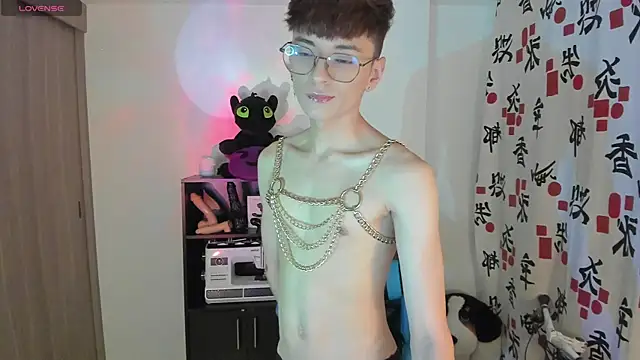 Snapshot of RYO_BLEU_ chatting on 8, 4, 2026 RYO BLEU online show from 8, 4, 2026