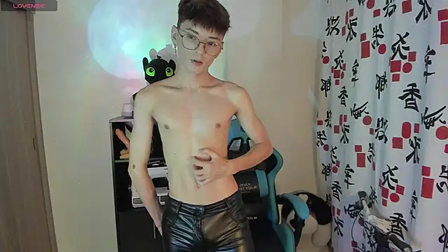 Snapshot of RYO_BLEU_ chatting on 9, 4, 2026 RYO BLEU online show from 9, 4, 2026