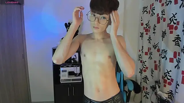 Snapshot of RYO_BLEU_ chatting on 11, 4, 2026 RYO BLEU online show from 11, 4, 2026