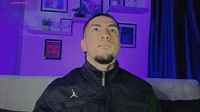 Snapshot of AresMassimoX chatting on 22, 11, 2025 AresMassimoX online show from 22, 11, 2025