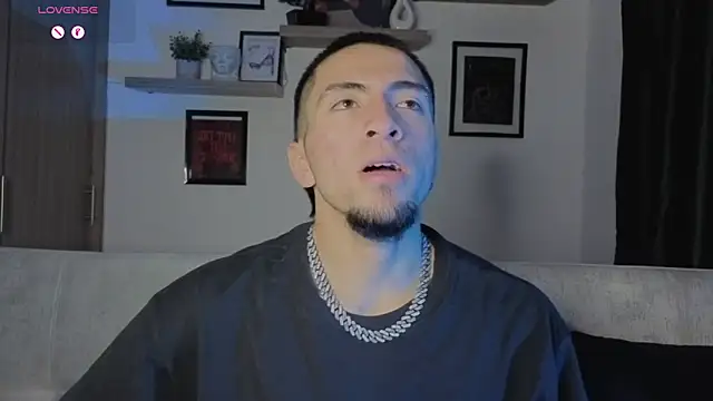 Snapshot of AresMassimoX chatting on 23, 11, 2025 AresMassimoX online show from 23, 11, 2025