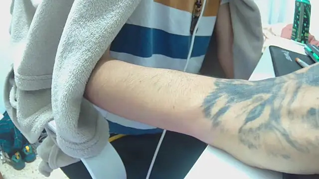 Calavera2001 online show from 18, 12, 2025