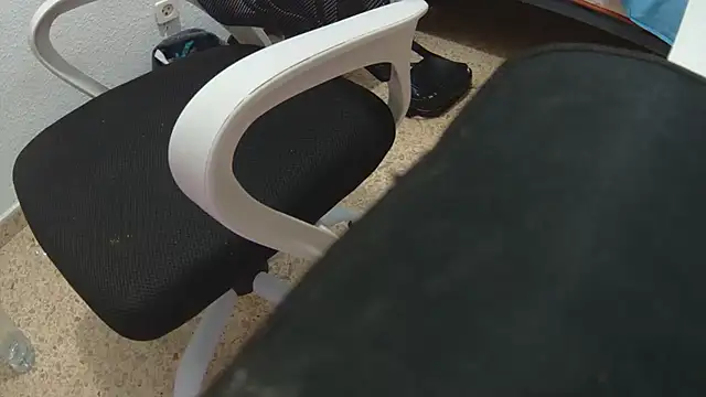 Calavera2001 online show from 19, 12, 2025