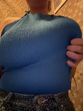 Snapshot of Marisaaasss chatting on 11, 11, 2025 Marisaaasss online show from 11, 11, 2025