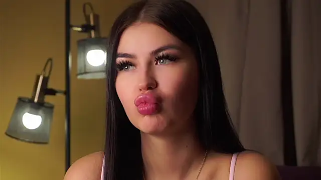 Snapshot of CoreenYorton chatting on 14, 12, 2025 CoreenYorton online show from 14, 12, 2025