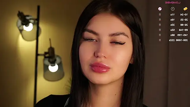 Snapshot of CoreenYorton chatting on 6, 1, 2026 CoreenYorton online show from 6, 1, 2026