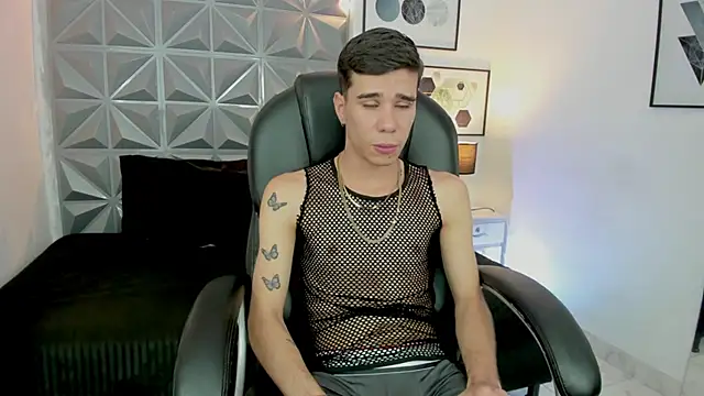 Gabo white1 online show from 14, 12, 2025