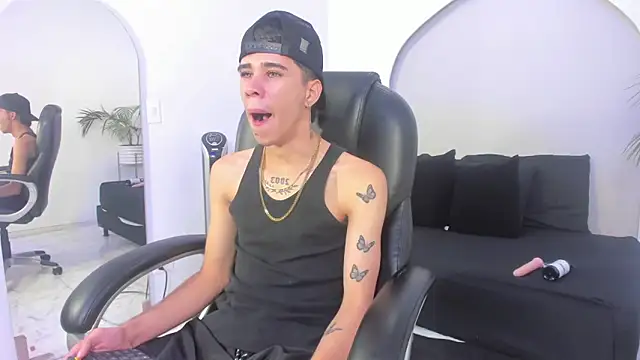 Gabo white1 online show from 17, 12, 2025