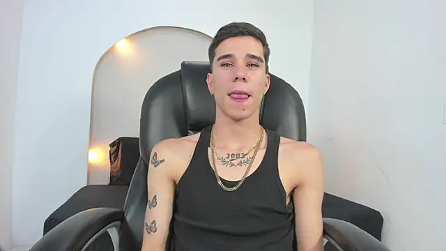 Gabo white1 online show from 21, 12, 2025