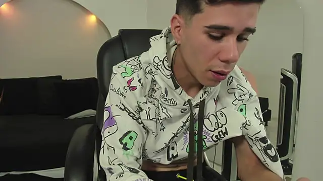 Gabo white1 online show from 22, 12, 2025