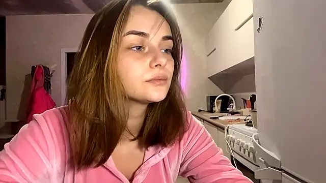 GeralynChiszar online show from 3, 12, 2025