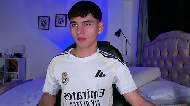 Snapshot of estebanperez_26 chatting on 8, 4, 2026 estebanperez 26 online show from 8, 4, 2026