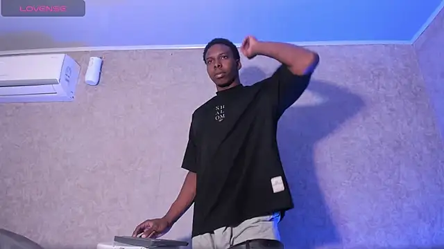 Snapshot of mike_aly chatting on 18, 3, 2026 mike aly online show from 18, 3, 2026