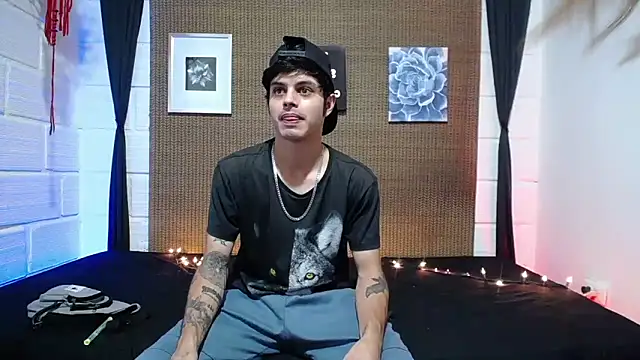 Snapshot of wild_duo777 chatting on 15, 12, 2025 wild duo777 online show from 15, 12, 2025